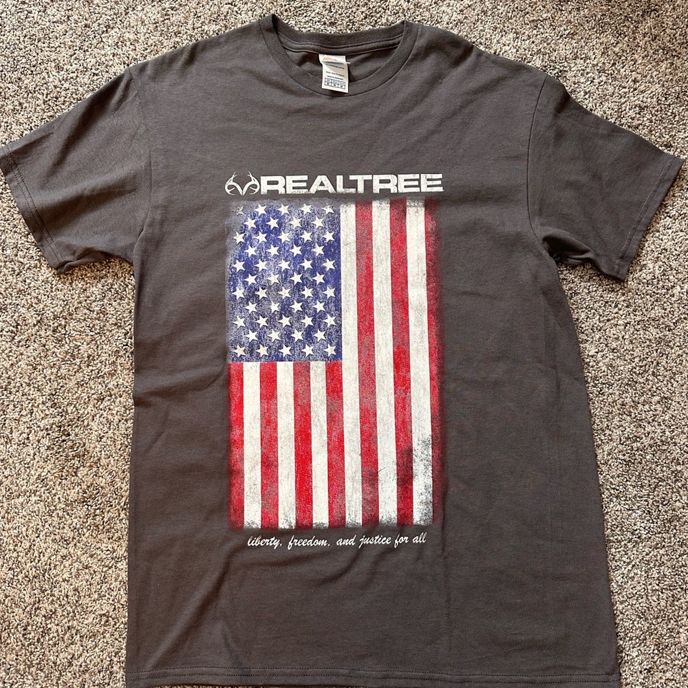 Delta Charcoal Short-Sleeve Tee with American Flag Graphic Medium